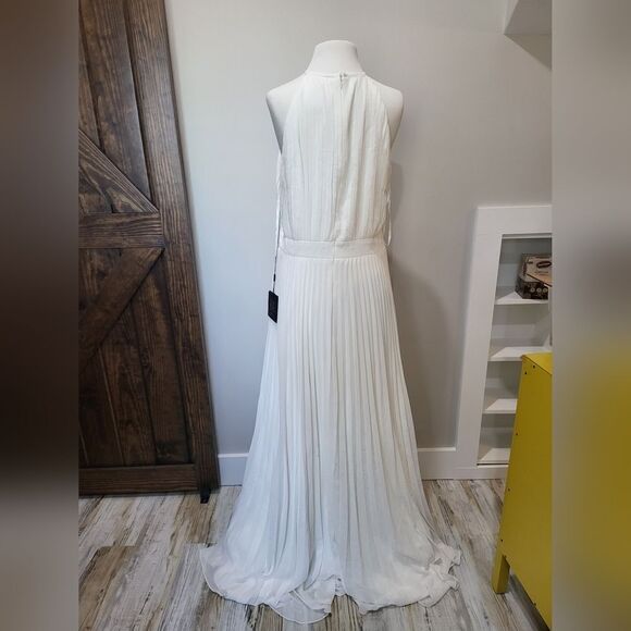 Mac Duggal PLEATED HALTER NECK FLOWY GOWN NWT size 10 white (12496) - Picture 5 of 6